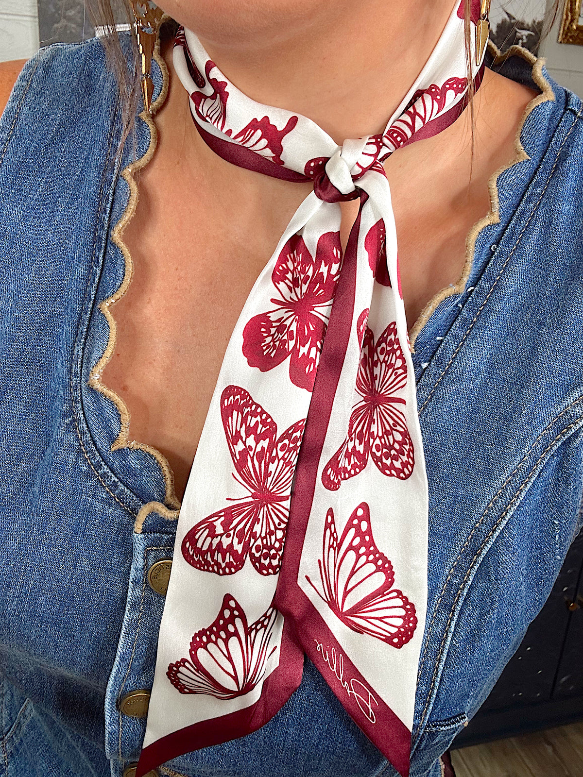 White/Maroon Butterfly Fly Away Twilly